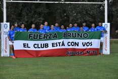 Rugby El plantel superior en la previa de un partido con la bandera en apoyo a Bruno Foto: Gentileza familia Canzonieri