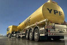 uno de los camiones dorados del famoso sorteo de ypf fue filmado en el nudo vial uno de los camiones dorados del famoso sorteo de ypf fue filmado en el nudo vial