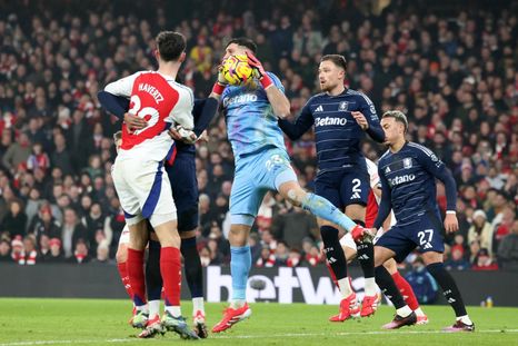 El Dibu Martínez tuvo un fuerte cruce con los hinchas del Arsenal, club en el cual estuvo durante más de 10 temporadas. Foto: EFE El Dibu Martínez tuvo un fuerte cruce con los hinchas del Arsenal, club en el cual estuvo durante más de 10 temporadas. Foto: EFE