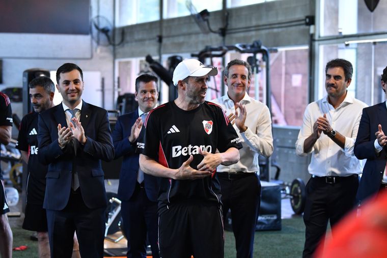 River acelera una renovación profunda y Di Carlo lanzó una advertencia para los jugadores que no serán tenidos en cuenta.