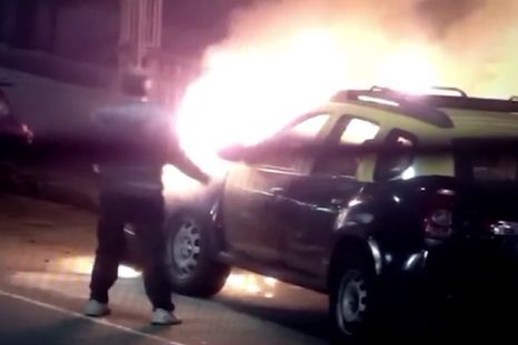 El taxista dio positivo de alcoholemia luego de provocar un choque y un incendio Foto: Captura de video