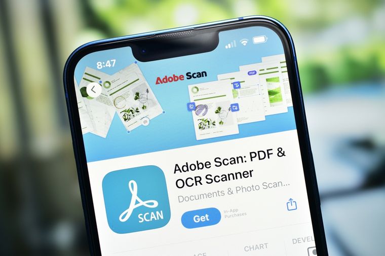 Adobe Scan incorpora detección de bordes y tecnología OCR para procesar documentos PDF. Adobe Scan incorpora detección de bordes y tecnología OCR para procesar documentos PDF.