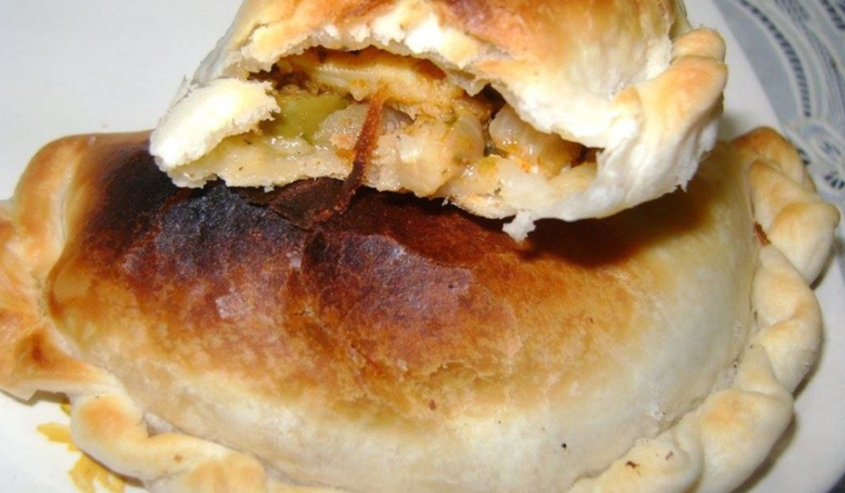 En la receta tradicional se agregaba orégano o vino blanco al relleno. En la receta tradicional se agregaba orégano o vino blanco al relleno.