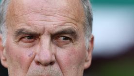 Bielsa tuvo un duro diálogo con sus dirigidos luego de la eliminación. Bielsa tuvo un duro diálogo con sus dirigidos luego de la eliminación.