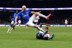 cuti romero trolleo a richarlison: patadon, goleada y gastada en instagram