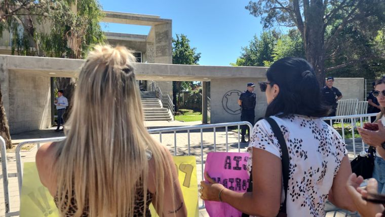 Madres exigen avances en la investigación por presuntos abusos sexuales en un Jardín de Infantes de un Centro Parroquial de Villa Carlos Paz.&nbsp;