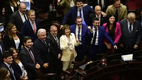 La Libertad Avanza celebra la victoria legislativa. La Libertad Avanza celebra la victoria legislativa.