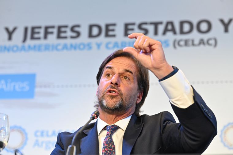 El presidente Lacalle Pou reconoció el problema que generan los precios extremadamente baratos de la Argentina. Foto: Telam