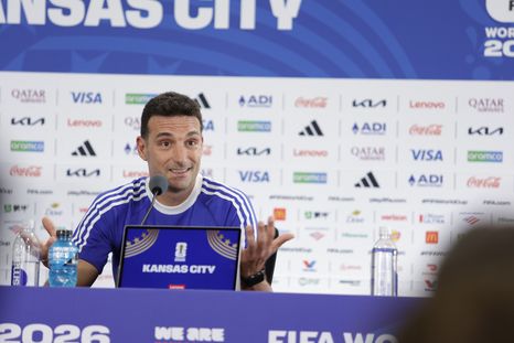 El exdelantero de Boca tomó la palabra durante la conferencia y sorprendió al técnico argentino. El exdelantero de Boca tomó la palabra durante la conferencia y sorprendió al técnico argentino.