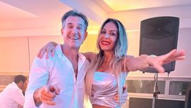 La mujer fue contundente al hablar sobre la canción. La mujer fue contundente al hablar sobre la canción.