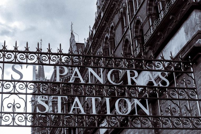 En la Torre del edificio en aguja del fondo funciona un restaurante muy atípico de Londres: UNA. En la Torre del edificio en aguja del fondo funciona un restaurante muy atípico de Londres: UNA.