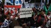 La marcha de jubilados de todos los miércoles calentó un debate imprescindible sobre el sistema jubilatorio. La marcha de jubilados de todos los miércoles calentó un debate imprescindible sobre el sistema jubilatorio.