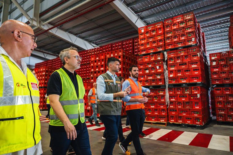 Valenzuela dándole la bienvenida a un nuevo centro logístico de Coca Cola. Valenzuela dándole la bienvenida a un nuevo centro logístico de Coca Cola.