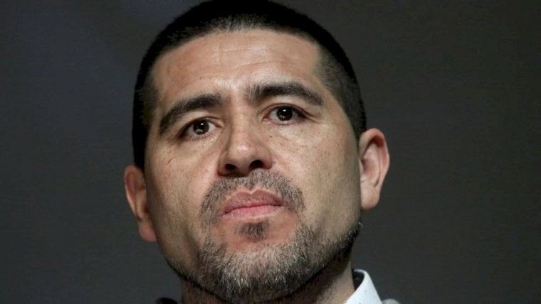 A Riquelme podría escapársele un refuerzo que estaba encaminado para Boca.