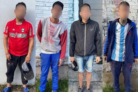 Un operativo policial en el barrio porteño de Parque Chacabuco terminó con la detención de cuatro hombres y el secuestro de un importante arsenal de armas blancas. Un operativo policial en el barrio porteño de Parque Chacabuco terminó con la detención de cuatro hombres y el secuestro de un importante arsenal de armas blancas.