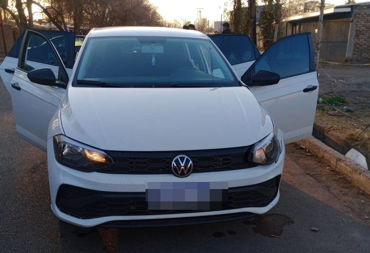 El Volkswagen Polo Track luego de ser recuperado por la Policía. El Volkswagen Polo Track luego de ser recuperado por la Policía. 