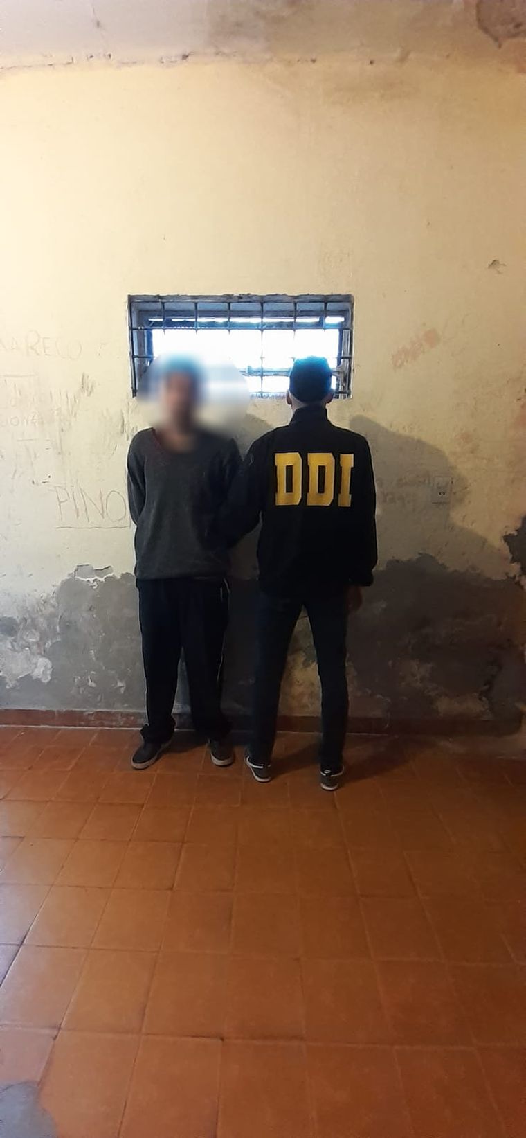 El hombre fue capturado después de que la mujer se presentara ante la Justicia