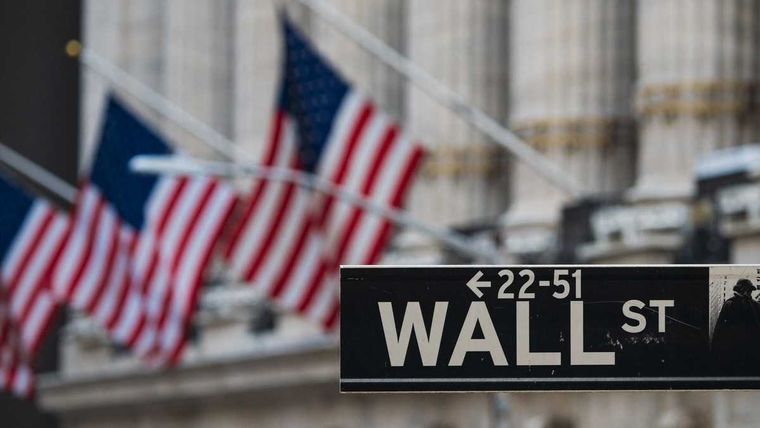 Las acciones en Wall Street operan mixtas en una jornada en la que empezó a crecer el temor por una nueva suba de tasas de interés en la economía más grande del mundo.