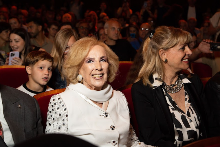 La función contó además con la presencia destacada de Mirtha Legrand.
