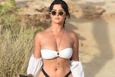 Desde el agua sin ropa interior: el video de Demi Rose que se llevó todos los suspiros