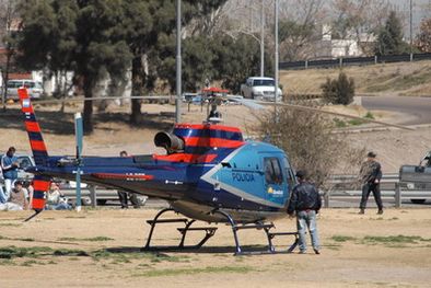 MDZol | Otra vez los helicópteros de la policía actuaron por una emergencia sanitaria. Foto: Nacho Gaffuri / Archivo