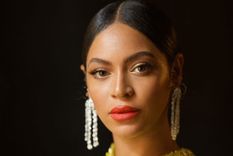 17 anos despues: beyonce revelo foto vestida solo con cristales