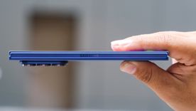 Patente de Samsung muestra un teléfono plegable con pantalla envolvente y bisagra 360. Patente de Samsung muestra un teléfono plegable con pantalla envolvente y bisagra 360.