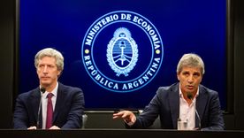 Luis Caputo amplió la emisión de letras y ejecutó un canje de deuda con el Banco Central. Luis Caputo amplió la emisión de letras y ejecutó un canje de deuda con el Banco Central.