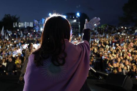 Cristina Kirchner recibió el respaldo del Partido Justicialista de Mendoza