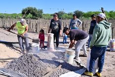 Las familias de la zona no tienen acceso al agua potable por red y se abastecen de aljibes y perforaciones propias o comunitarias.