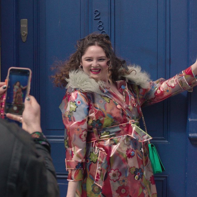 Una serie que retrata el amor millenial. Una serie que retrata el amor millenial.