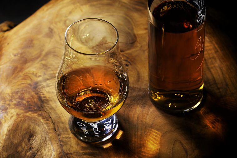 Atrévete a hacer este trago a base de whisky en tu próxima reunión con amigos. Foto: Pixabay - pixabay.com