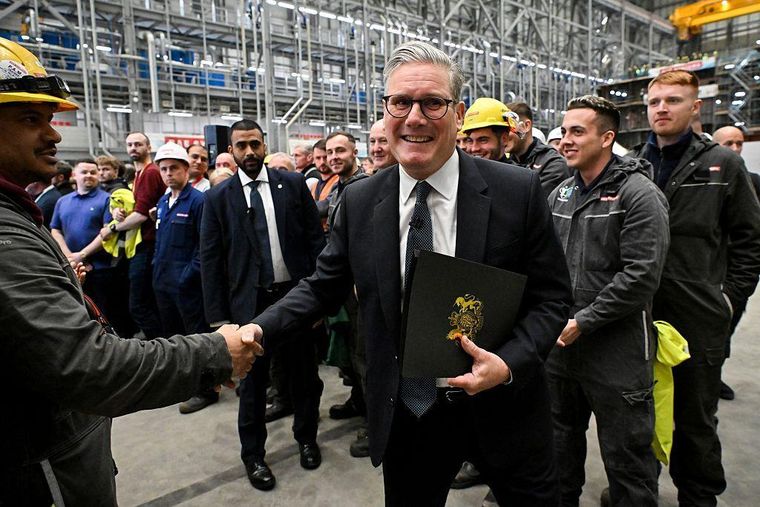 Starmer visitó un astillero de BAE Systems, empresa británica líder en defensa, seguridad y aeroespacial que fabrica tecnología militar avanzada.
