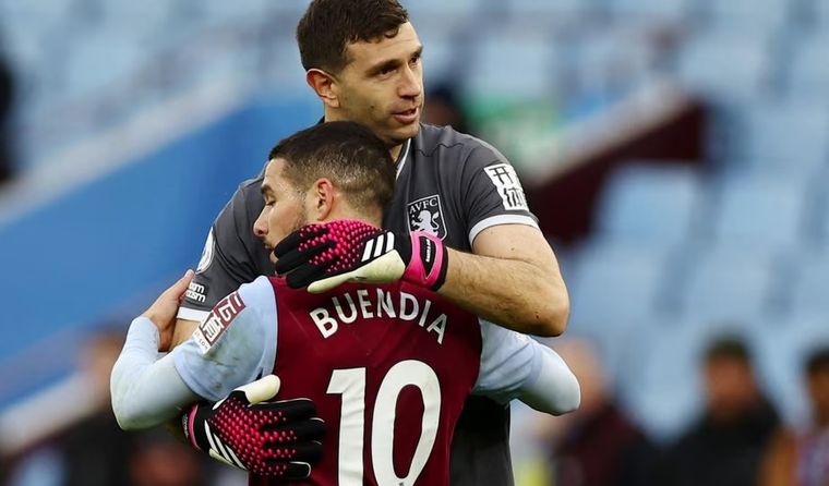 Dibu Martínez y Buendía quiere coronar esta gran temporada del Aston Villa. Dibu Martínez y Buendía quiere coronar esta gran temporada del Aston Villa.