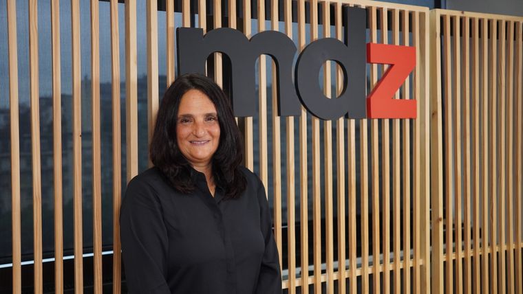 Verónica Albajari, directora de la oficina del Servicio de Empleo de AMIA