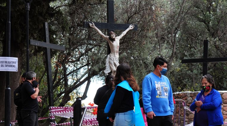 Aunque para muchos es el primer feriado de la Semana Santa, muchos deben trabajar en Jueves Santo. Foto: ALF PONCE MERCADO / MDZ