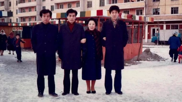 Su madre y sus tres hermanos durante una visita a Pyongyang. Foto: YONGHI YANG