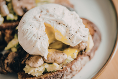 Los huevos pasados por agua son una de los mejores desayunos que existen.
