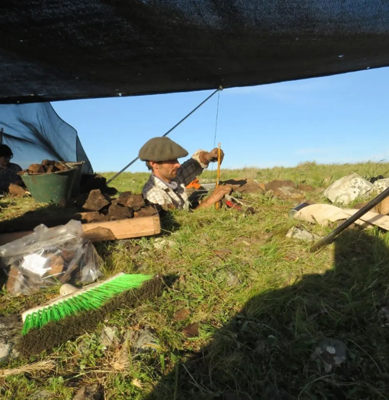 Investigadores del CONICET con respaldo de expertos locales hicieron un impactante hallazgo. Foto: @areademuseosnecochea
