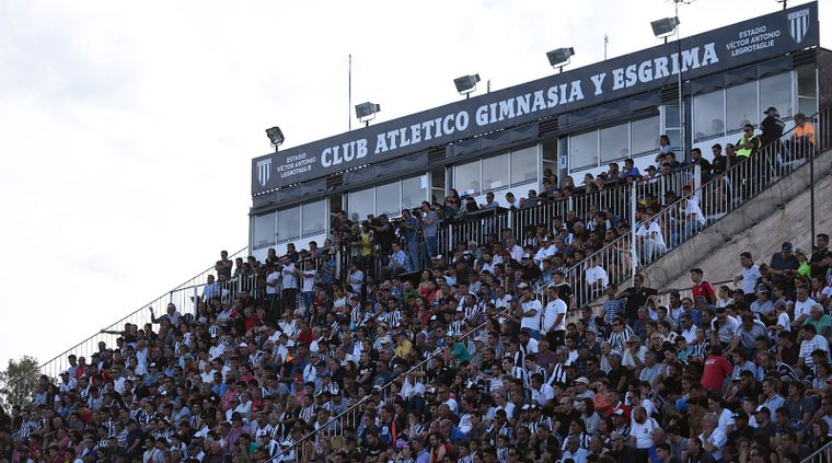 Gimnasia y Esgrima, uno de los clubes emblemáticos de la ciudad de Mendoza. Gimnasia y Esgrima, uno de los clubes emblemáticos de la ciudad de Mendoza. 