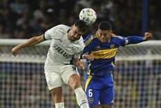 El zurdo marcador central salvó un gol sobre la línea frente al Rojo. Foto: Fotobaires El zurdo marcador central salvó un gol sobre la línea frente al Rojo. Foto: Fotobaires