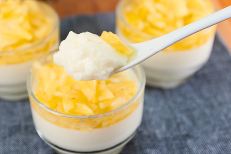 Te resolvemos qué postre preparar en verano: panna cotta con ananá ¡te encantará!