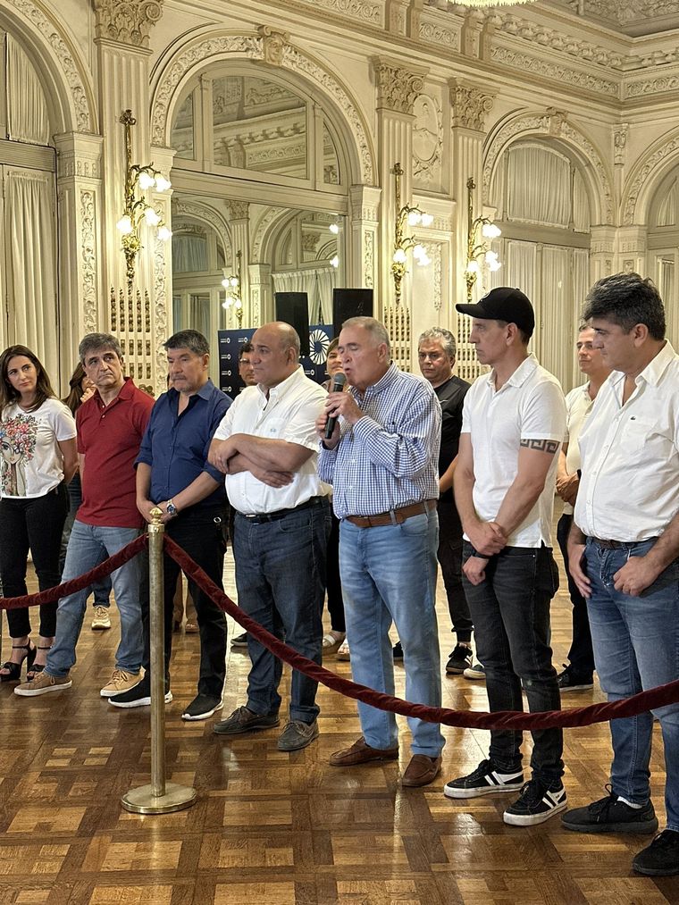 Manzur y Jaldo encabezaron una conferencia de prensa en Casa de Gobierno de Tucumán Foto: Matías Auad (Twitter).
