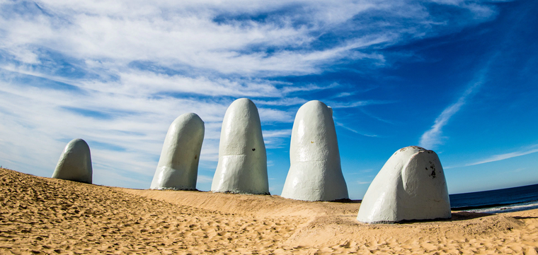 : Uruguay es un país pequeño pero repleto de posibilidades. Foto: https://www.state.gov/wp-content/uploads/2019/04/Uruguay-e1556106362278-2503x1406.jpg