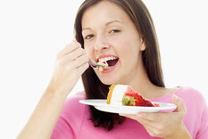 Cada vez que un dulce llega a la mesa al final de una comida, se reactualiza una costumbre que conecta el presente con siglos de historia.