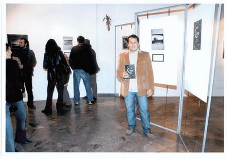 El autor del libro, cuyos textos se unen a una exposición de imagenes que inauguró en agosto en el ECA Foto: Gentileza