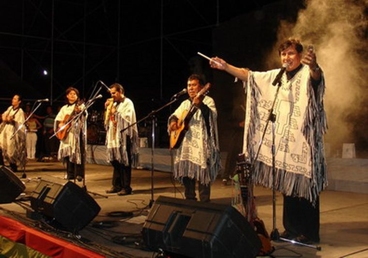 El emblemático grupo de música andina, Los Kjarkas, en vivo. Foto: Web