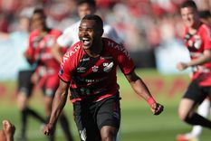 con un gol espectacular, paranaense es campeon de la copa sudamericana con un gol espectacular, paranaense es campeon de la copa sudamericana