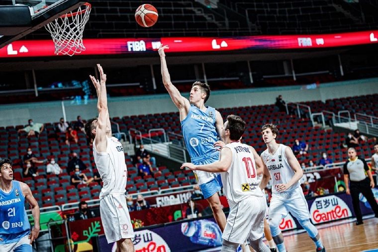 Los pibes no pudieron con Serbia y jugarán por el quinto puesto. Foto: CABB