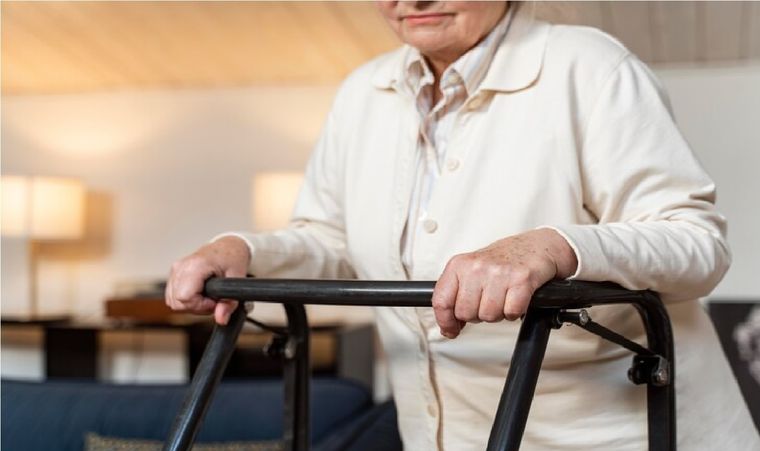 Estos son los requisitos para solicitar un andador de PAMI. Foto: Freepik